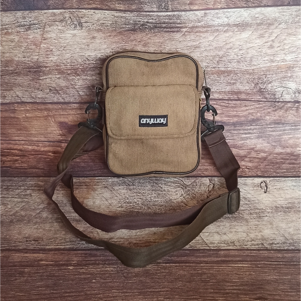 กระเป๋าสะพาย Anyway*
