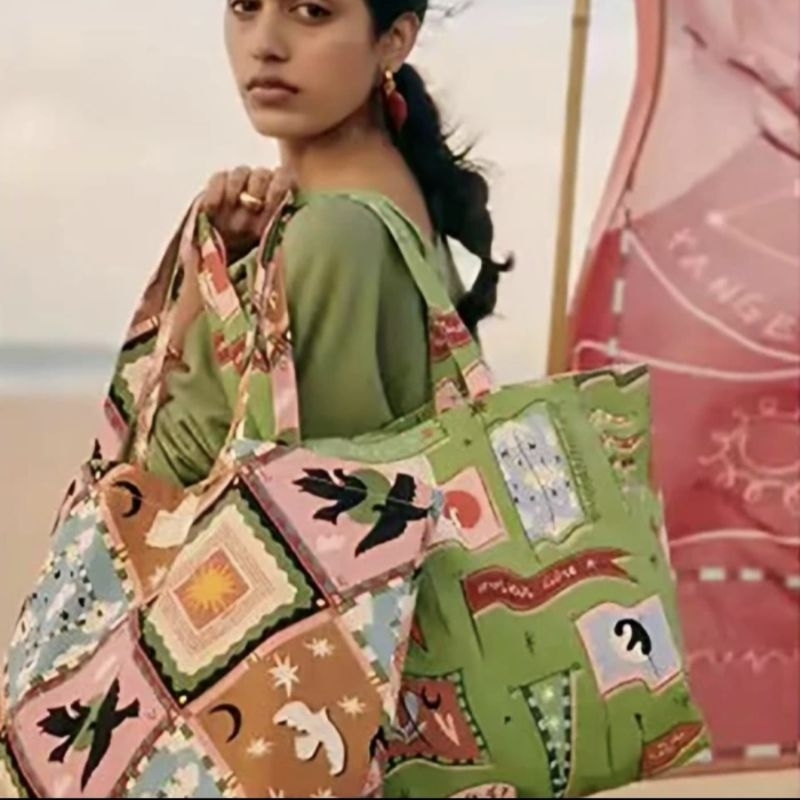 กระเป๋าผ้าแคนวาส Sezane Paris