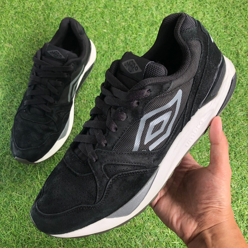 รองเท้าผ้าใบ Umbro Pang Trainer Preloved