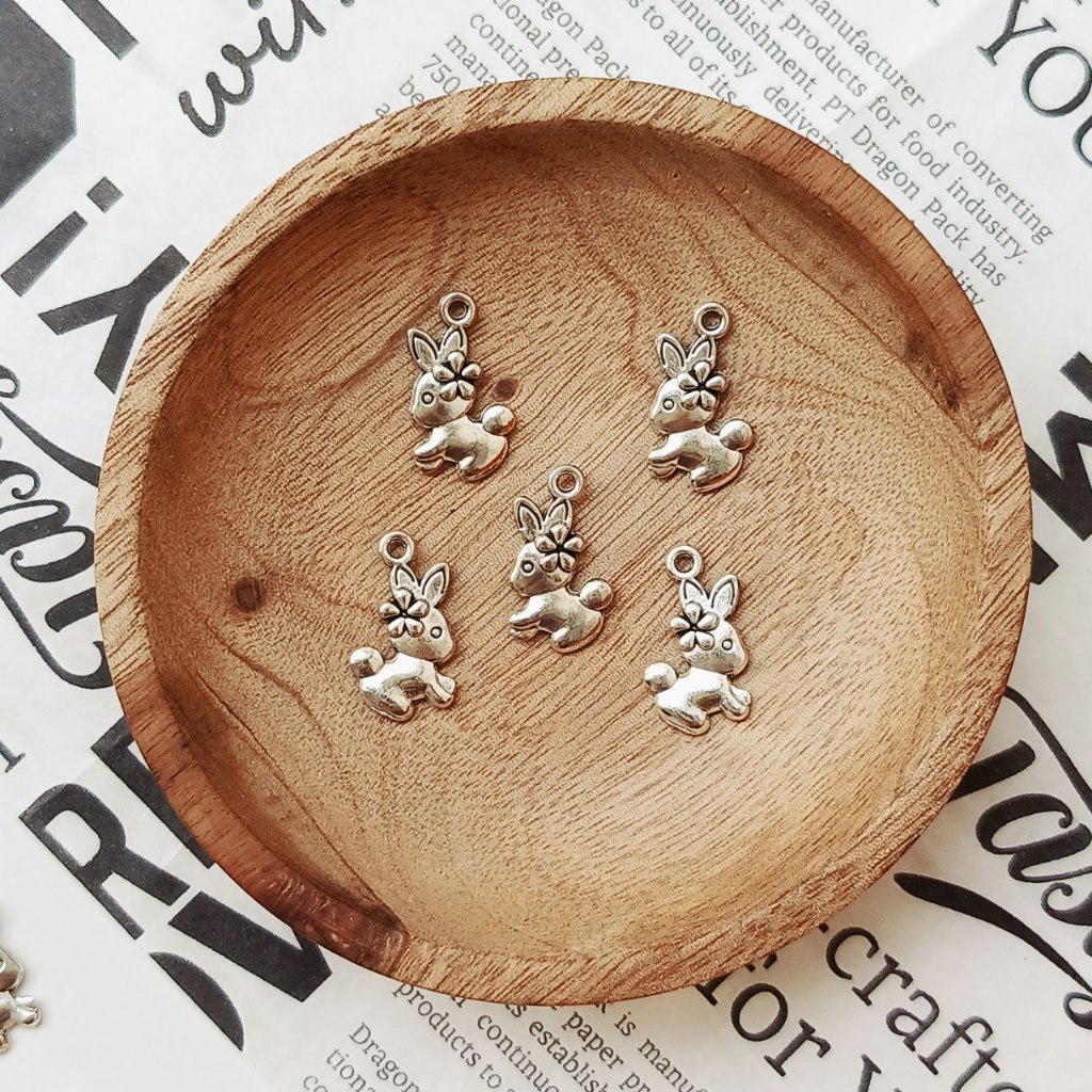 1 pcs Charm RABBIT 18x10mm Charms โลหะเงิน RABBIT ดอกไม้สัตว์ RABBIT