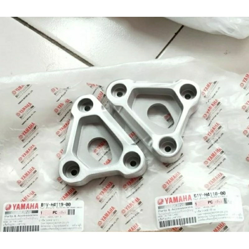 STAY, HEADLIGHT BRACKET EAR TURN SIGNAL LAMP XSR155 XSR RIGHT LEFT B1V-H4119-00 B1V-H4118-00