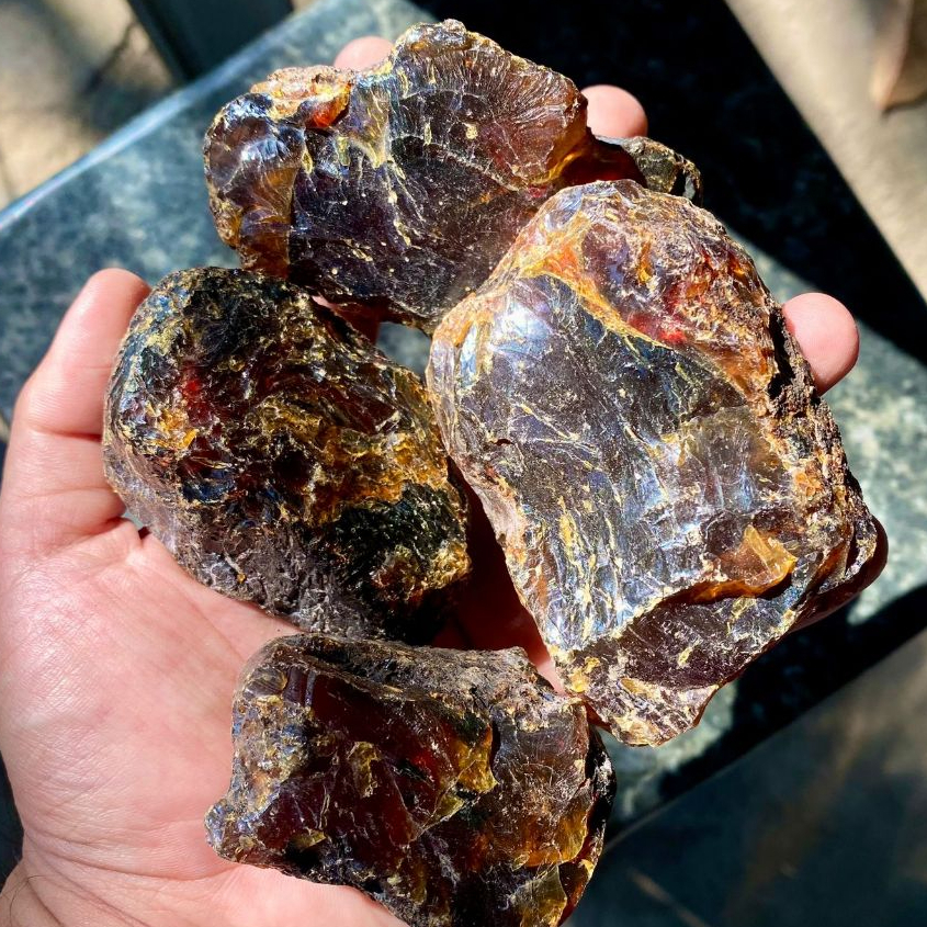 NATURAL - ชิ้นอําพัน - วัตถุดิบอําพัน - หินยาง Katilayu