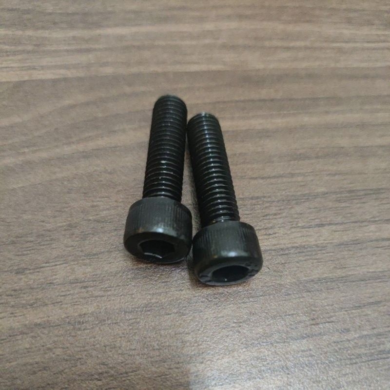 น็อตเหล็ก L M8 x 30 (ต่อ 10 ตัว)