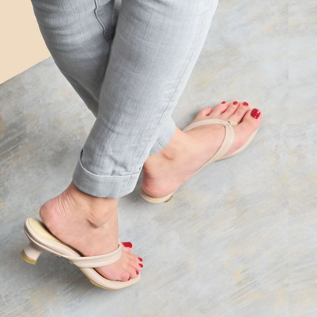 AMANTE Alaia รองเท้าแตะรัดส้นผู้หญิง