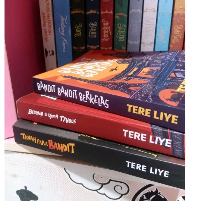 Preloved Novel Tere Llye ชุดการกระทําบนบกของวง, Bandits classy Bandits, Bedeah ที่ปลายเขา ORI ดั้งเด