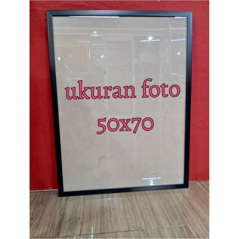 กรอบรูปขนาด 50x70ซม. กรอบกว้าง 2ซม. พร้อมกระจก