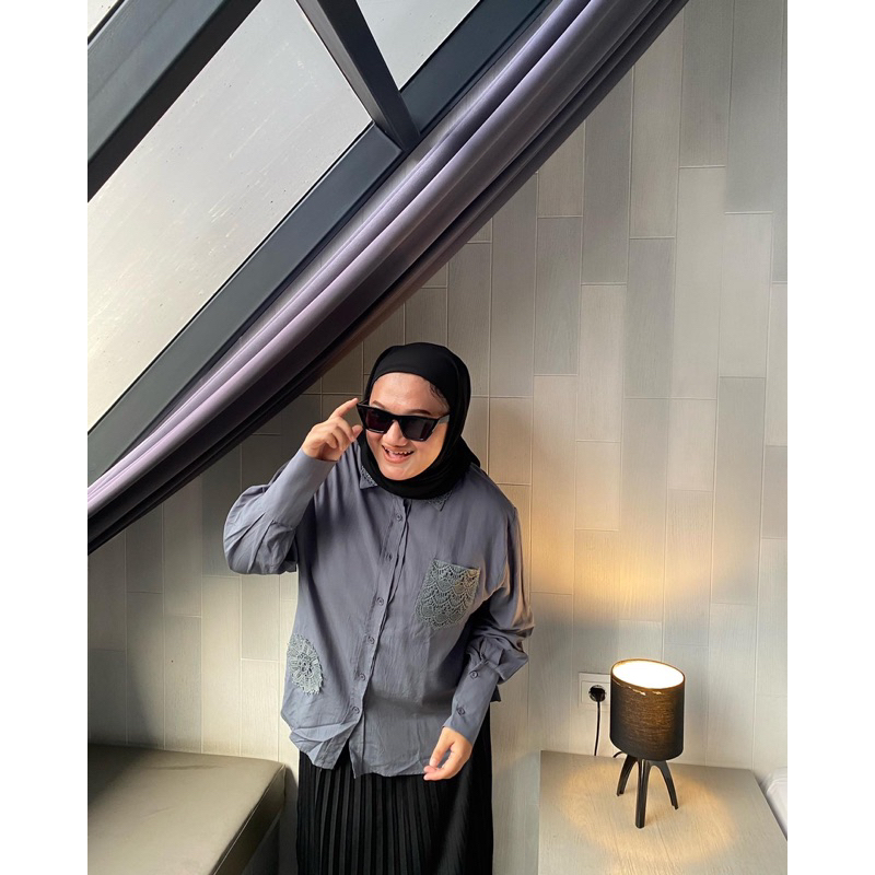 เสื้อ KEMEJA VIERA**