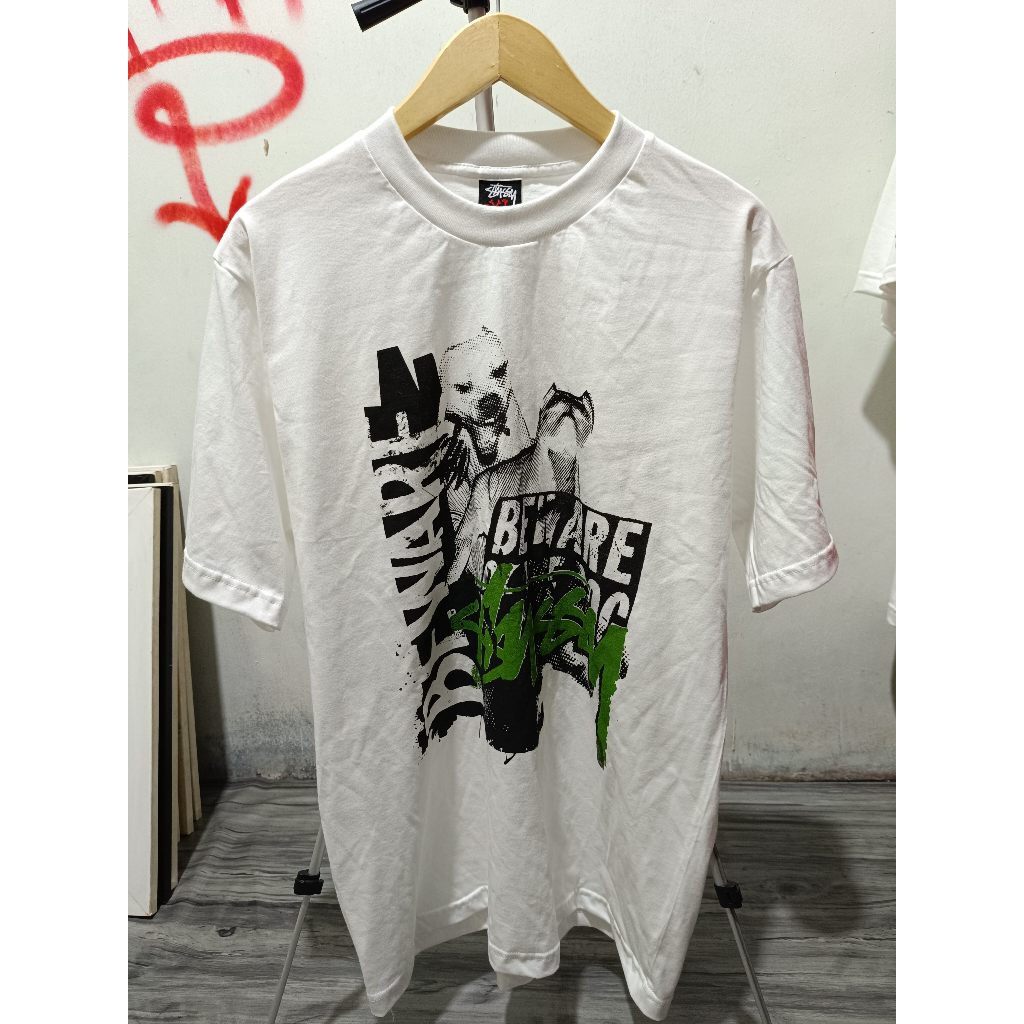 STSSY BEWARE OF THE DOG เสื้อยืดสีขาว