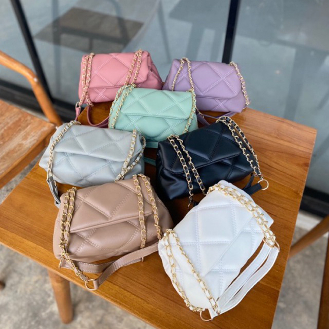 ALINDA PUFFY BAG****