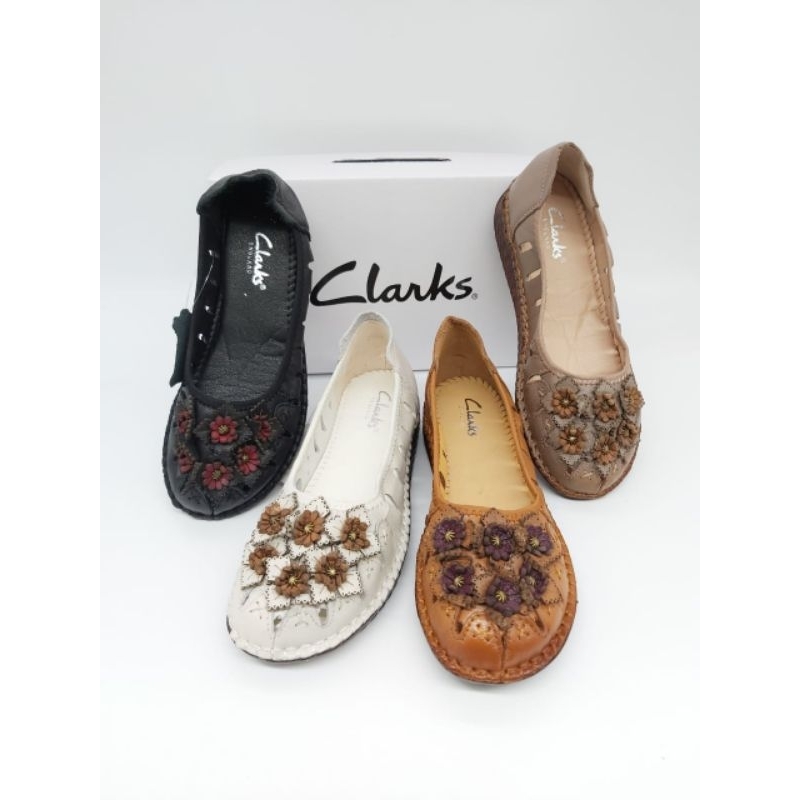 Clarks ALYSSUM FLOWER/FLATSHOES รองเท้าหนัง สําหรับผู้หญิง