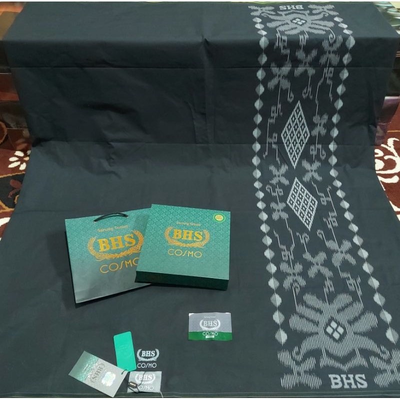 BHS Cosmo ผ้าซิ่นดําสีทองและสีเงิน