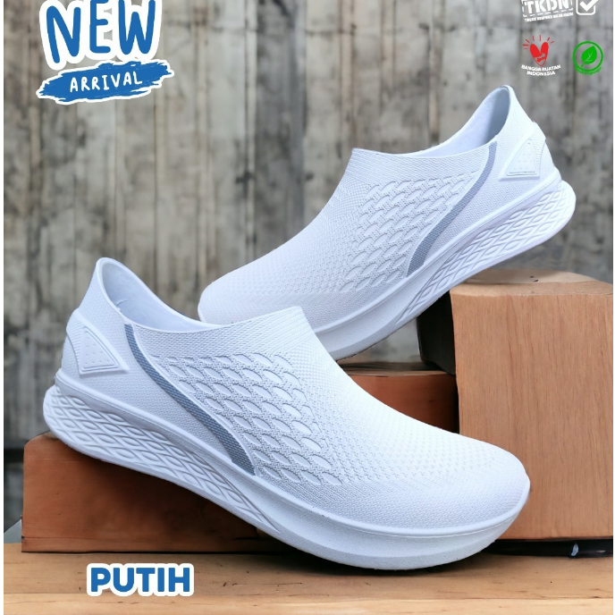 รองเท้ายางกันน้ําสําหรับผู้ชาย สีขาว Slip-On Att AWP 777 tbs