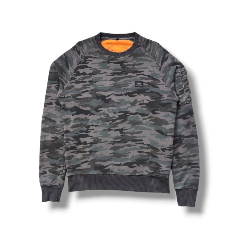 คอกลม Alpha Industries Camo