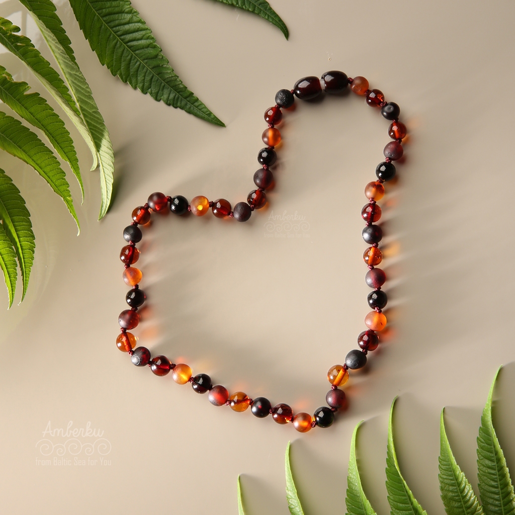 AMBERKU - สร้อยคอช็อกโกแลตอําพันสําหรับเด็ก K295