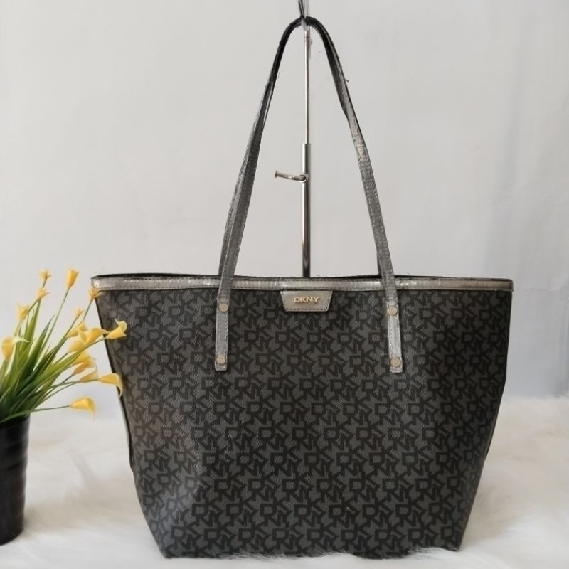กระเป๋า DKNY Tote***