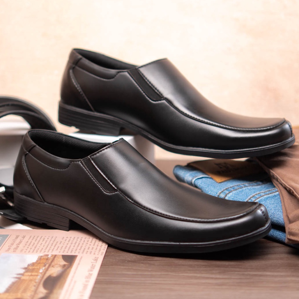 รองเท้าผู้ชายรุ่นใหม่ PAULMAY Milan 78 Black