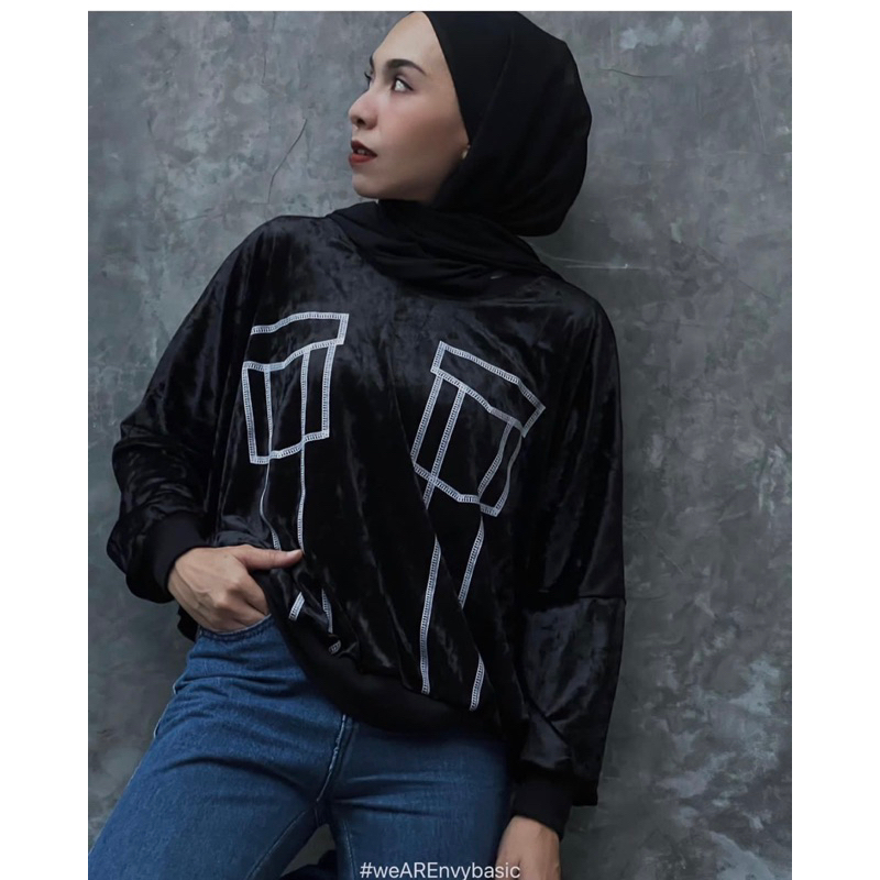 NAZ SWEATSHIRT******