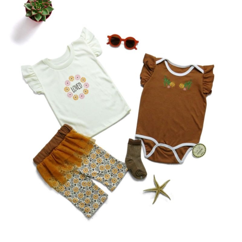 เสื้อผ้าเด็กผู้หญิง 6 เดือน - 1 ปี 1 ชุด มี 3 ชิ้น