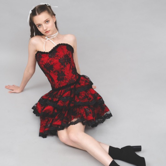 Coquette Dress Bustier ชุดสีแดงและสีดําพร้อมกระโปรง