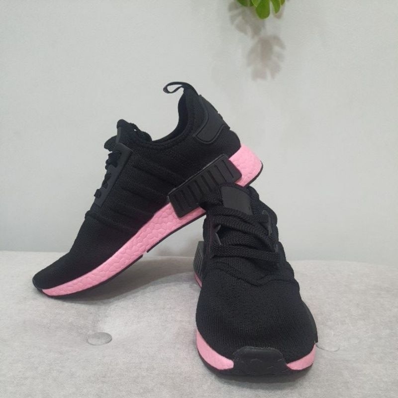 Adidas NMD R1 รองเท้าผ้าใบ สีดํา สีชมพู