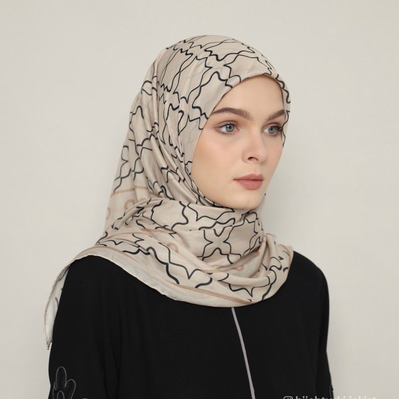 LEILA SCARF*********