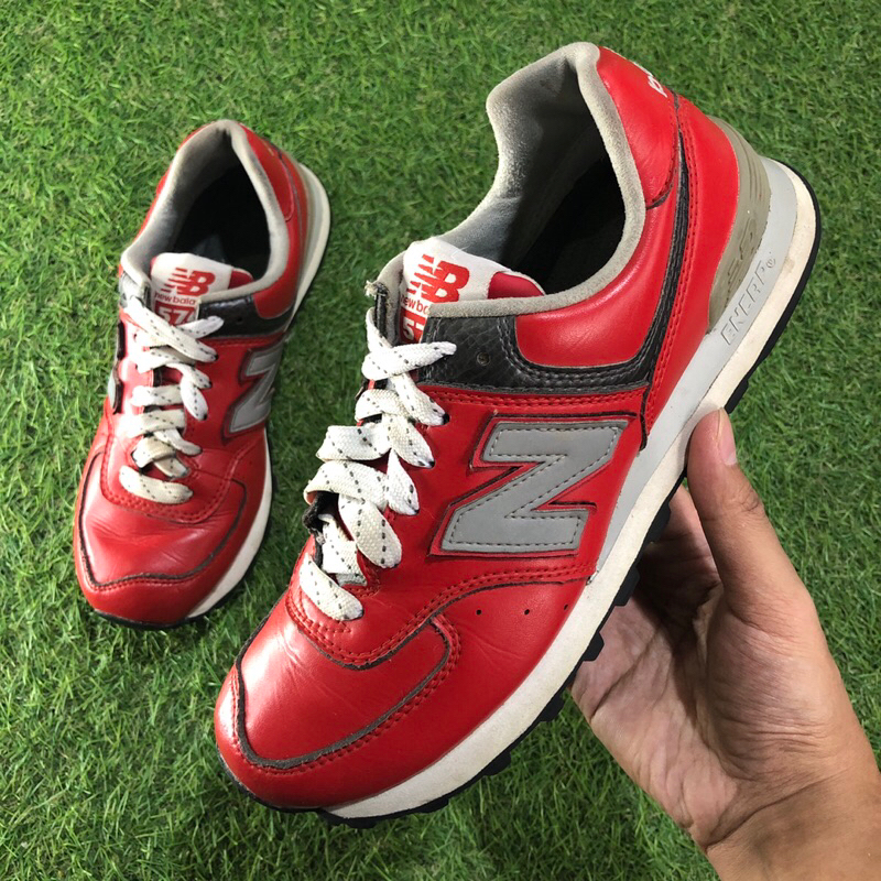 New Balance NB 574 Women รองเท้าผ้าใบสีเทาสีแดง Preloved