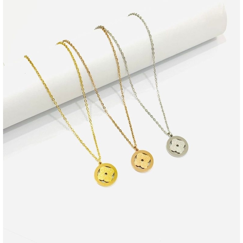 Fourfashion สร้อยคอไทเทเนียมโคลเวอร์ทรายกลมอินเทรนด์ AK074