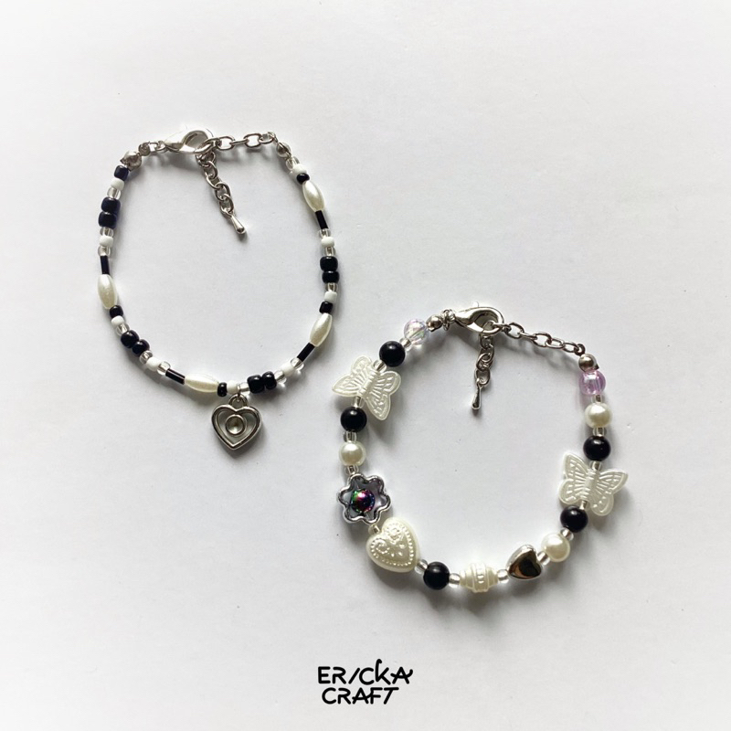 PEARLY NOIR BRACELET COQUETTE Y2K สไตล์ AESTHETIC BLACK BEAD BRACELET BY ERICKA CRAFT