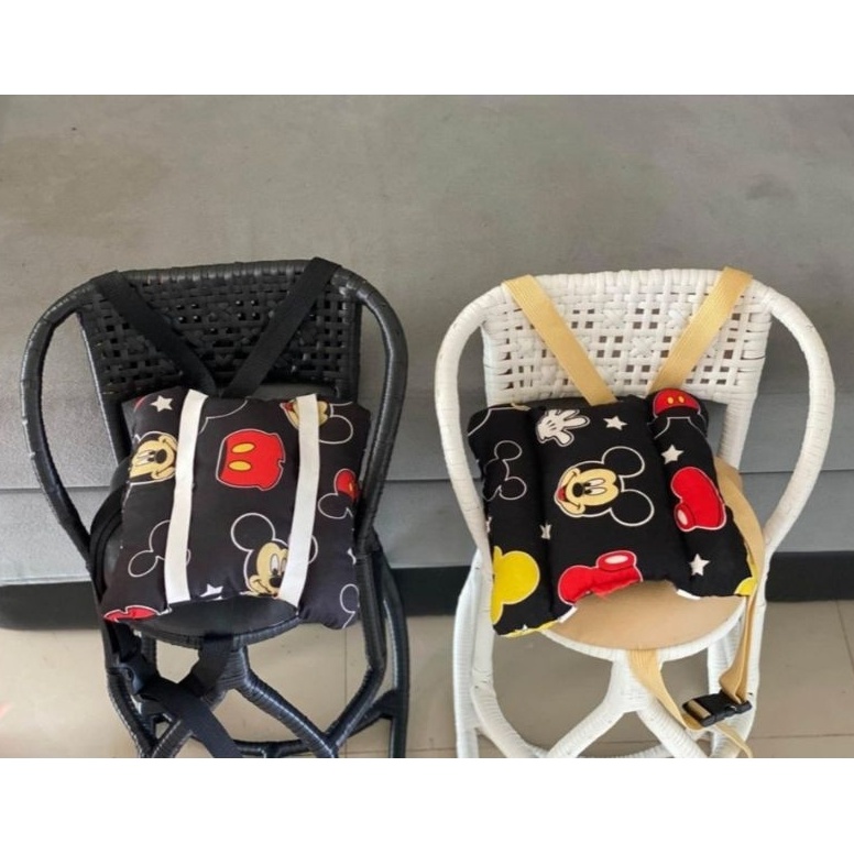 ที่นั่งเด็กสีดําและสีขาวสําหรับรถมอเตอร์ไซด์อัตโนมัติรุ่นพิเศษ ART C2D9