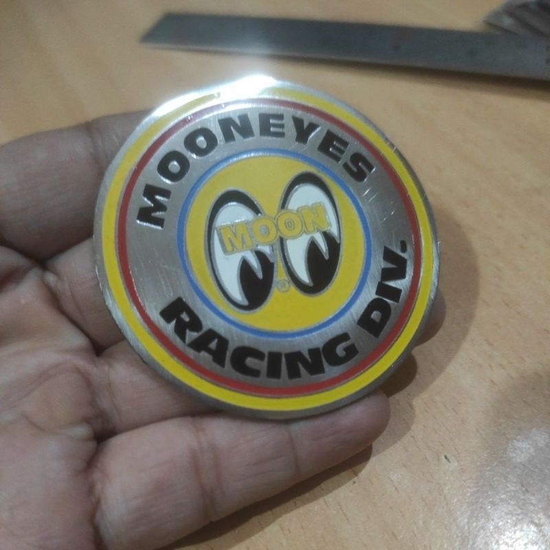 Moonneyes Racing Emblem Decal Sticke Metal Vespa Ulma Honda Triumph Cafe racer