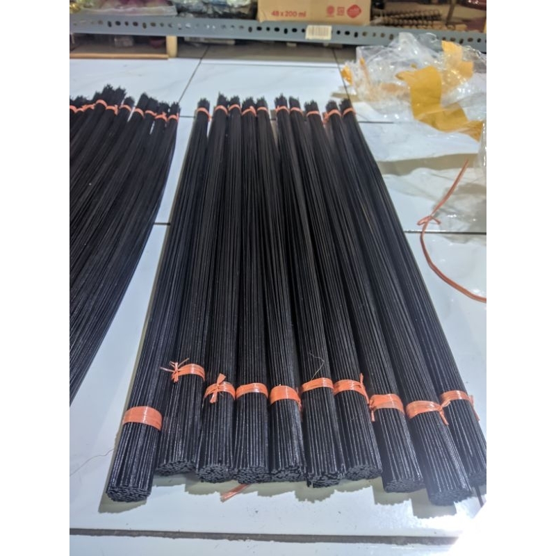 Hitam ซี่ไม้ไผ่หนังซุปเปอร์แบล็ค ขนาด 1.5 มม. มีความยาว 100 ชิ้น ±60 ซม.