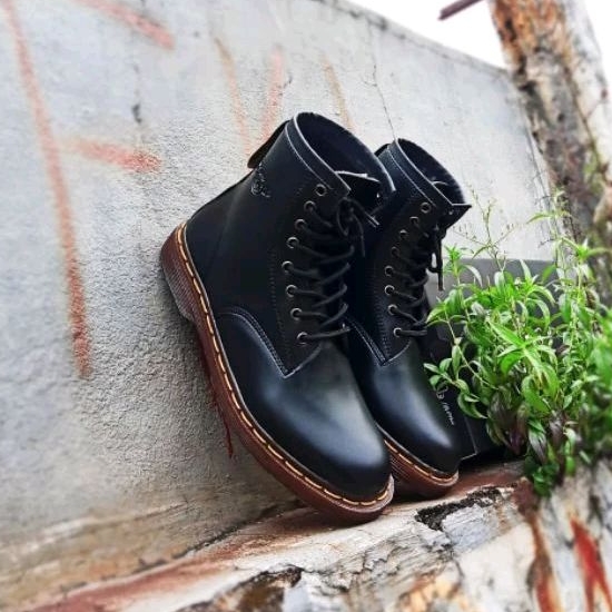 Dr Martins Mens Ellegan Docmart High Boots 8 Holes