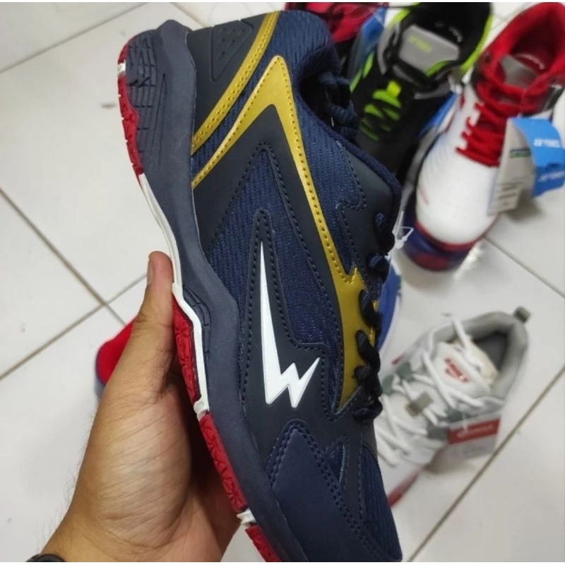 รองเท้าแบดมินตัน Eagle Viking รุ่นใหม่