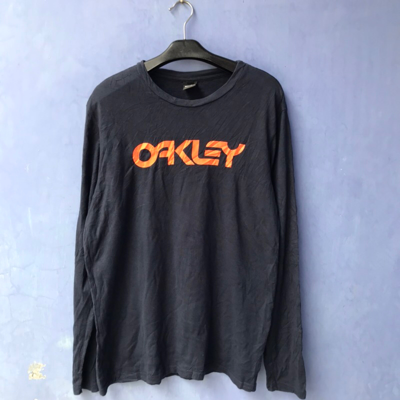 เสื้อยืด Oakley ไซส์ L วินาที preloved มือสอง