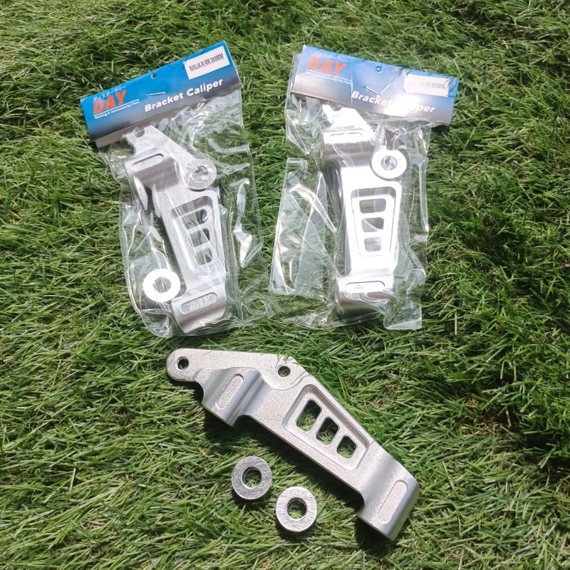 Pith100 DAY caliper Bracket Ninja r rr disk 300 วัน pnp gp4 m4 m3 m7 Ninja Day Caliper Bracket