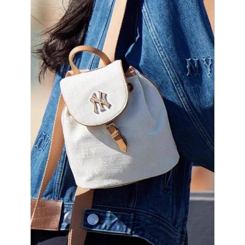 M*lb CLASSIC MONOGRAM JACQUARD MINI BACKPACK NY Women& 39;s กระเป๋าเป้สะพายหลังลําลอง