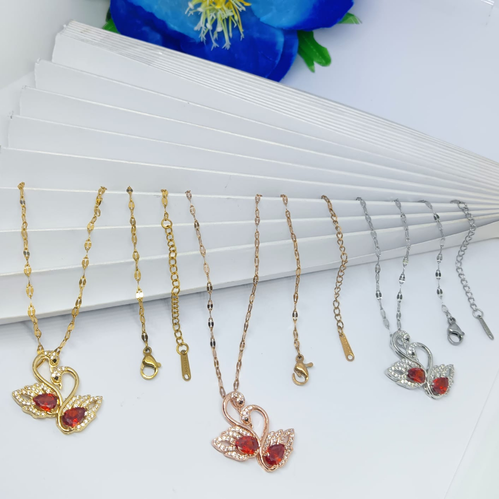 MERAH DOUBLE GOOSE RED GEM TITANIUM NECKLACE เครื่องประดับสําหรับผู้หญิง