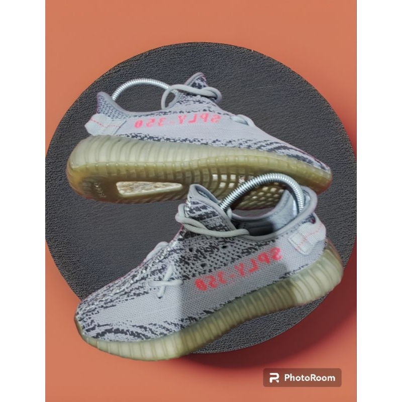 รองเท้าผ้าใบ Adidas Yeezy Boost 350 V2 มือสอง