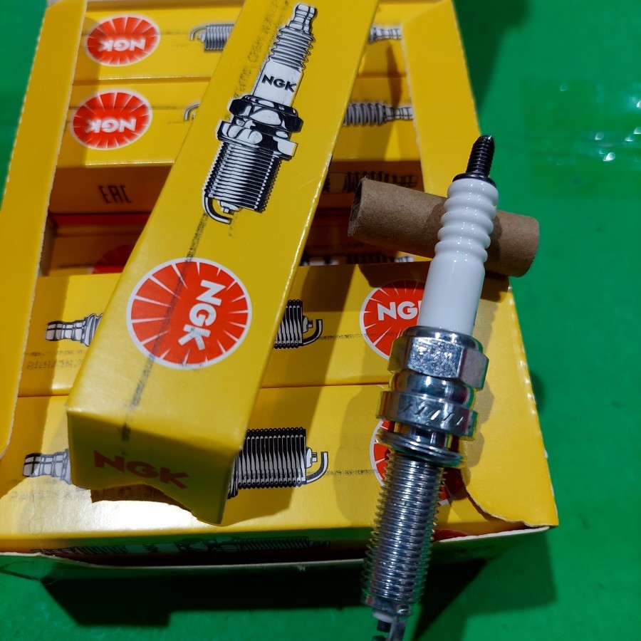 หัวเทียน NGK LMAR8L-9