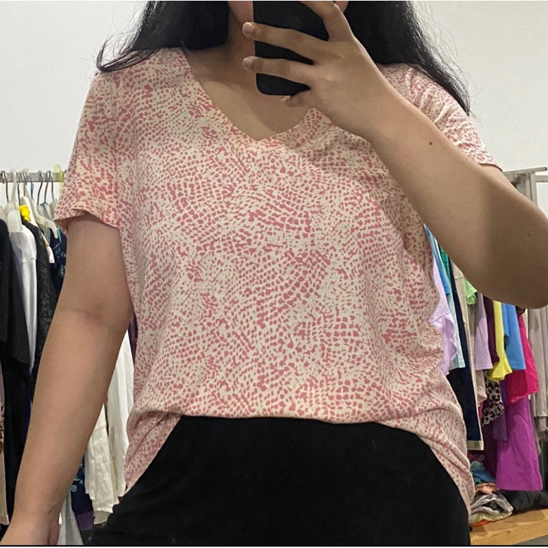 เสื้อยืดแขนสั้นคอวี Gap Pink Leopard