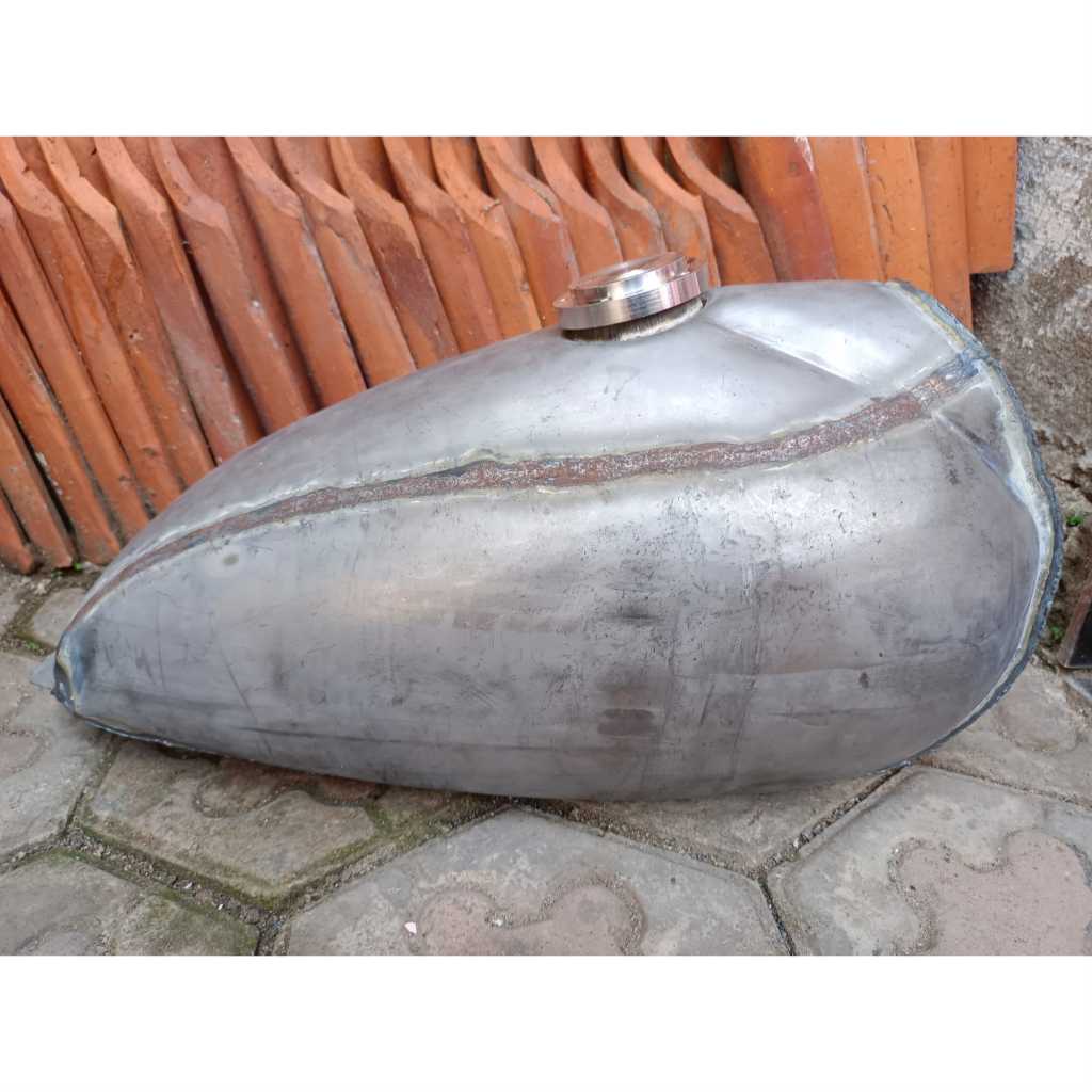Old Yamaha Trail DT Enduro Tank with Bonus Tank Cap