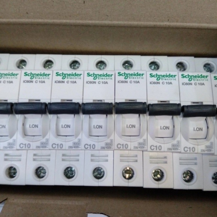 MCB Miniature Circuit Breaker Schneider 1P ประเภท ic60n A9F74106 A9F74110 A9F74120 A9F74116 A9F74125