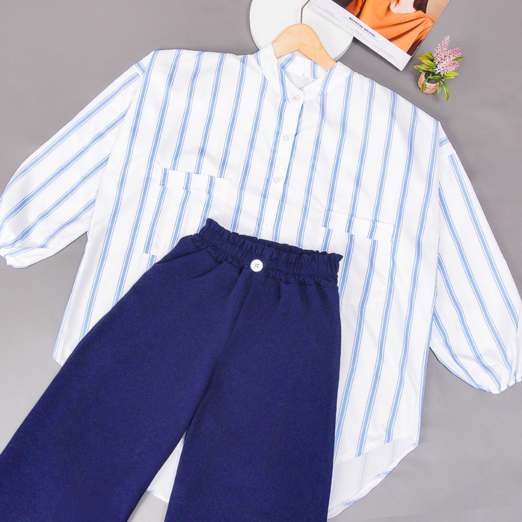 KEMEJA IL - ชุดผู้หญิง JUMBO BLUE STRIPE SHIRT / ชุด KIANA SALUR COMBI CULOT ปุ่ม