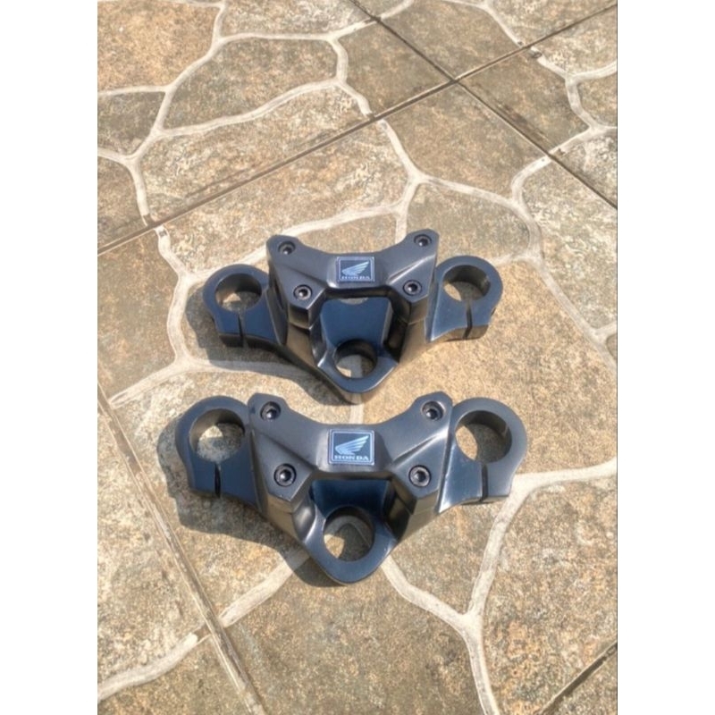 TRIANGLE T UPPER SHOCK CB 150R UPPER TRIANGLE T SHOCK CB 150R LED PNP CB GL MP TIGER