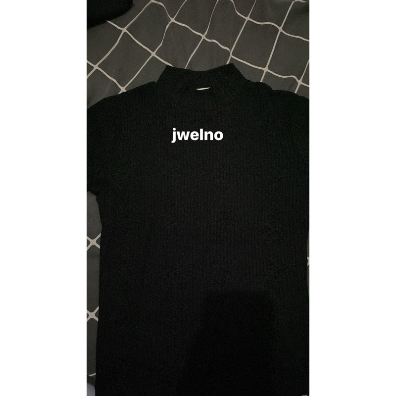 Hitam เสื้อ Preloved plnbear pnb สีดํา ไซส์ s เสื้อคอเต่า