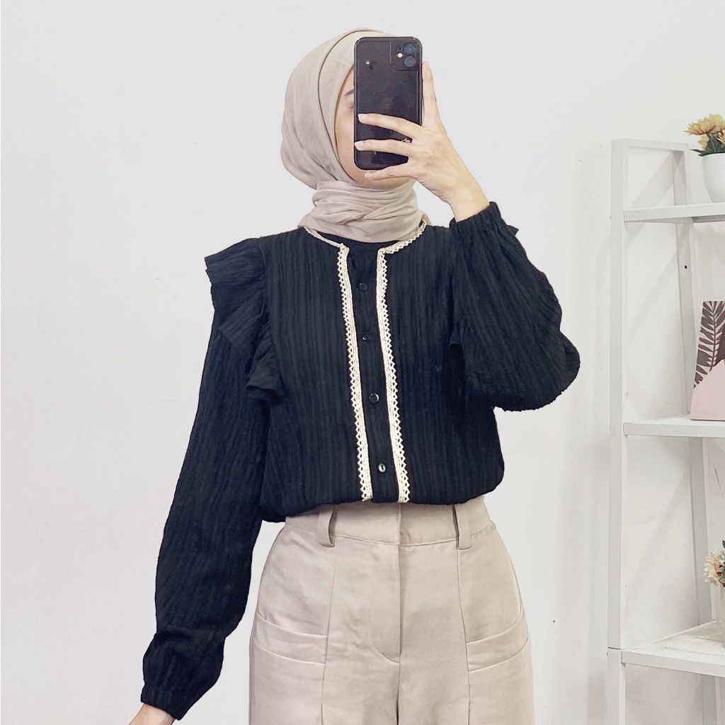 เสื้อเชิ้ต Ruffle Ladycrush Lace Front Jessica