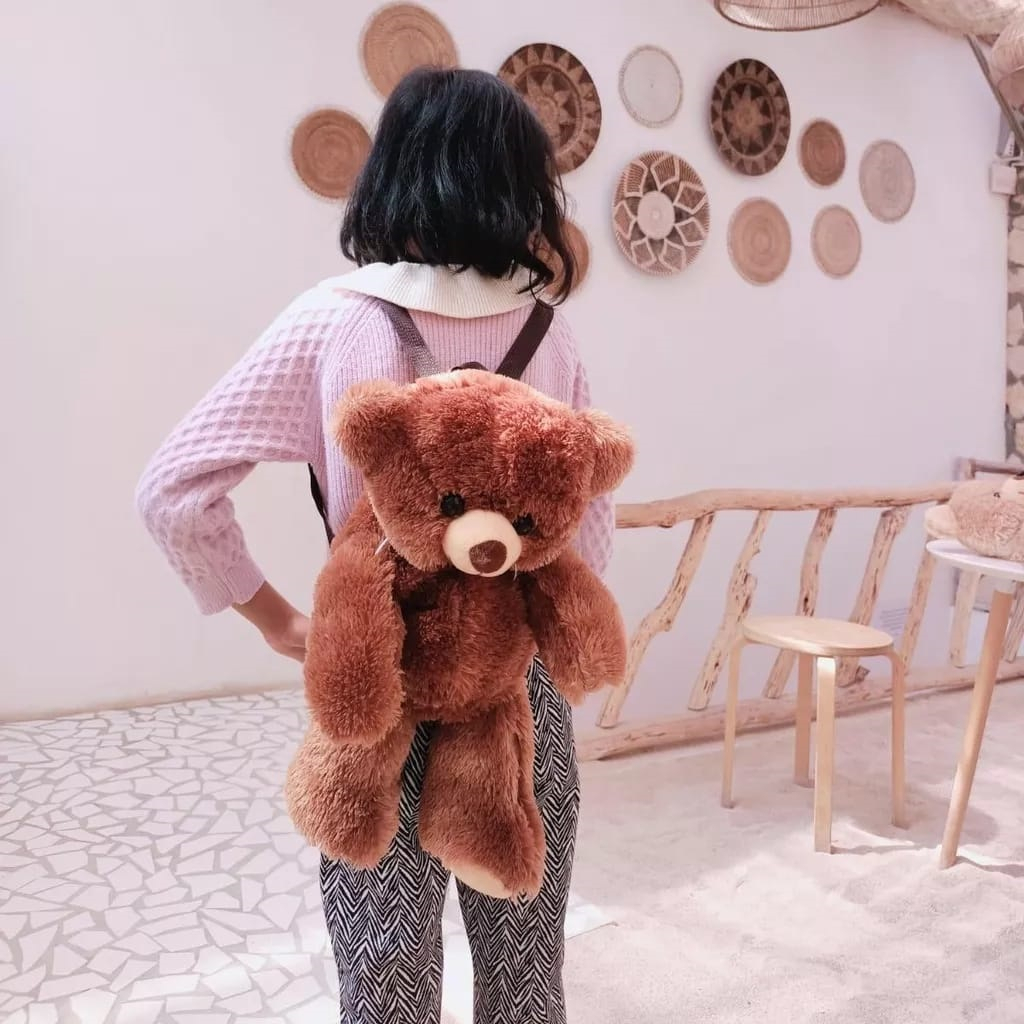 กระเป๋าเป้สะพายหลังตุ๊กตาหมีขนน่ารักสําหรับผู้หญิงที่มีตัวอักษรตุ๊กตา