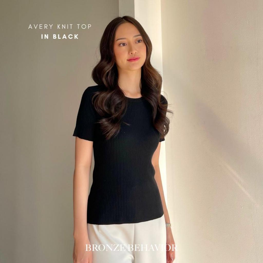 AVERY KNIT TOP******