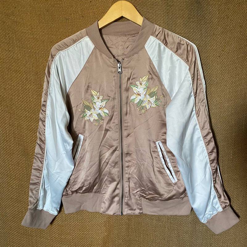 Cutie Blonde Sukajan เสื้อแจ็คเก็ตบอมเบอร์แบบปรับได้ผู้หญิง