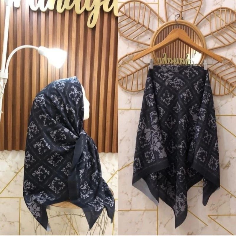 BLACK SUBLIMIE VOAL SQUARE VEIL พร้อมดอกไม้คั่ว